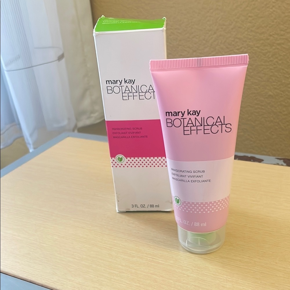 Mary Kay Botanical Effects Exfoliating Scrub in Pink and Green